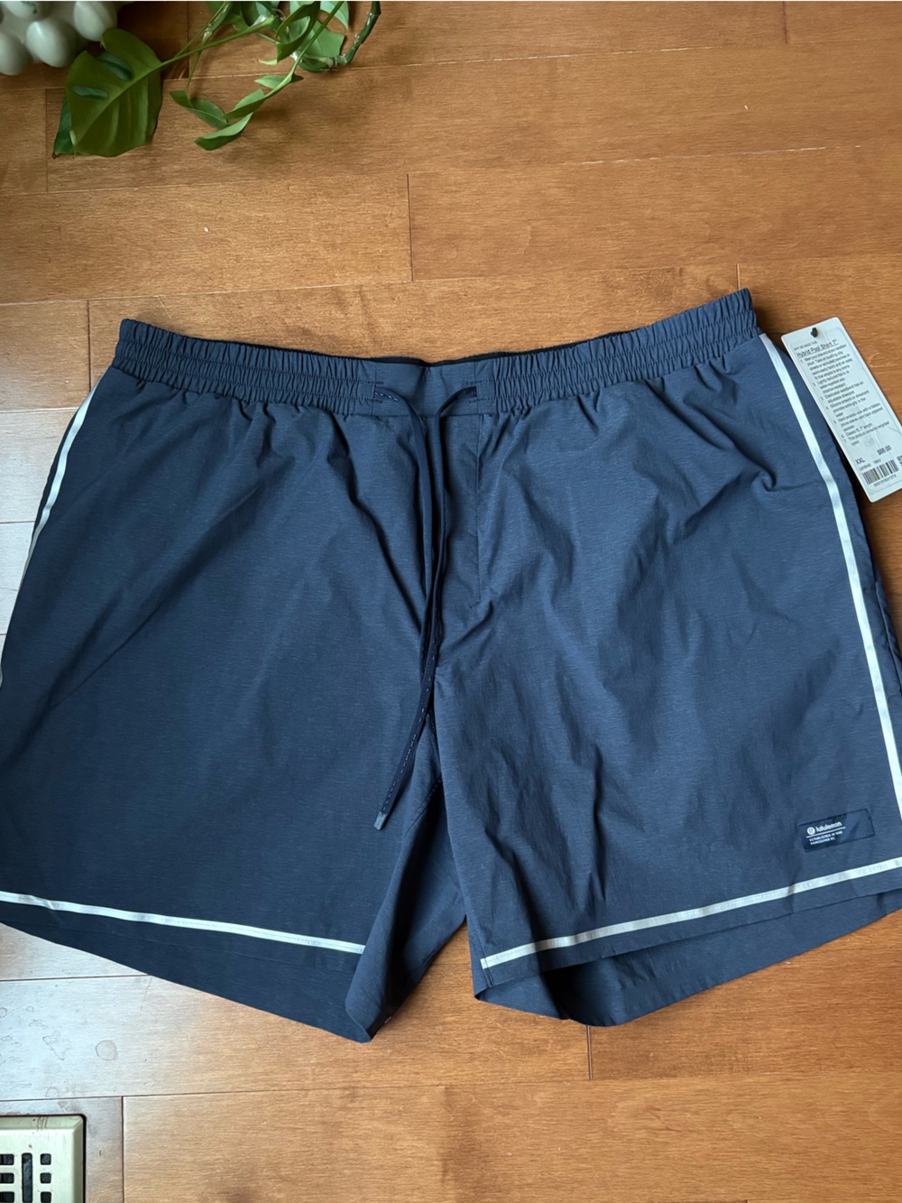 NWT Lululemon • Hybrid Pool Shorts 7” •
size XXL - Picture 3 of 5